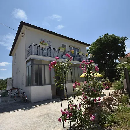 House Periska *