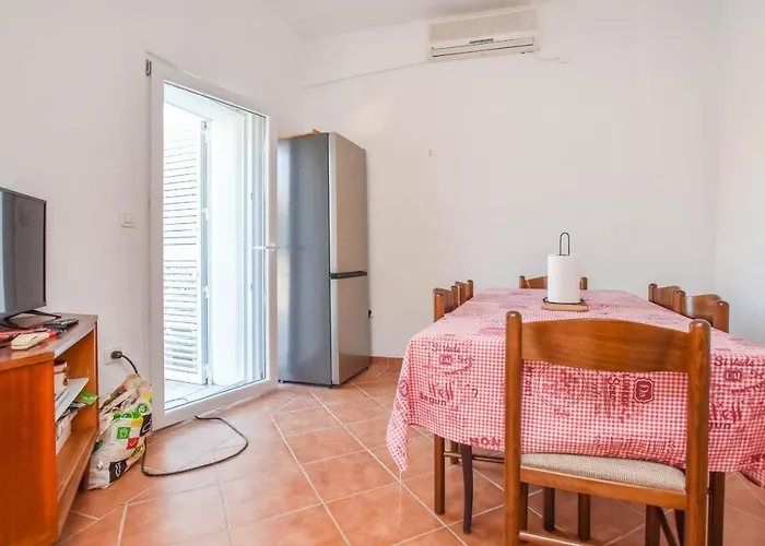 House Periska 펜션 Mrljane