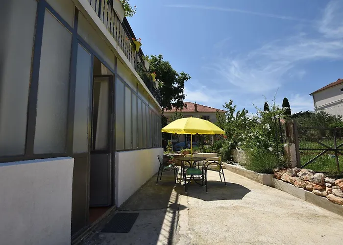 House Periska 펜션 Mrljane